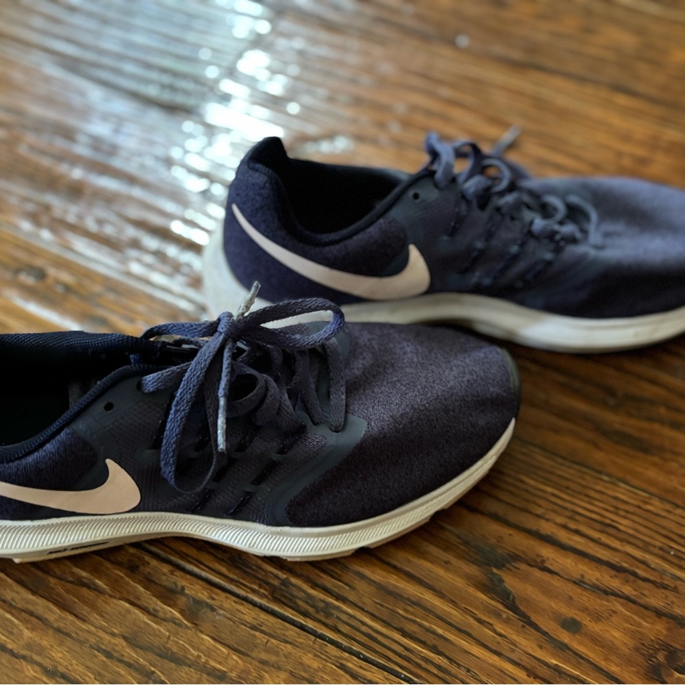 Nike Swift Dark women’s Blue Running Shoes with White Accents